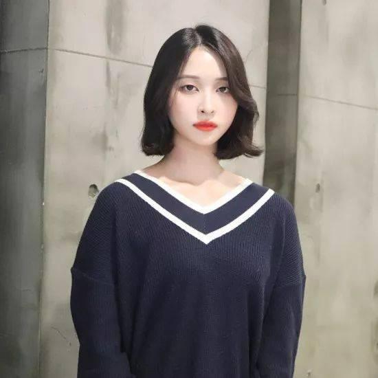 外八字网红,颠覆传统审美的时尚新宠