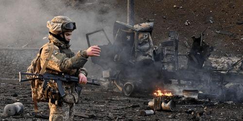 乌克兰美军吃瓜视频播放,视频播放引发热议